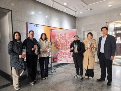 工程取从动化学院工会正在新机械楼举办温暖的